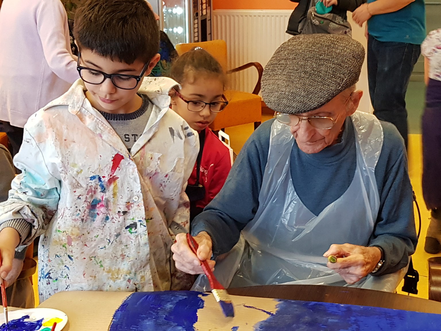 La pratique artistique au service de la rencontre intergénérationnelle - Réseau Mom'Artre